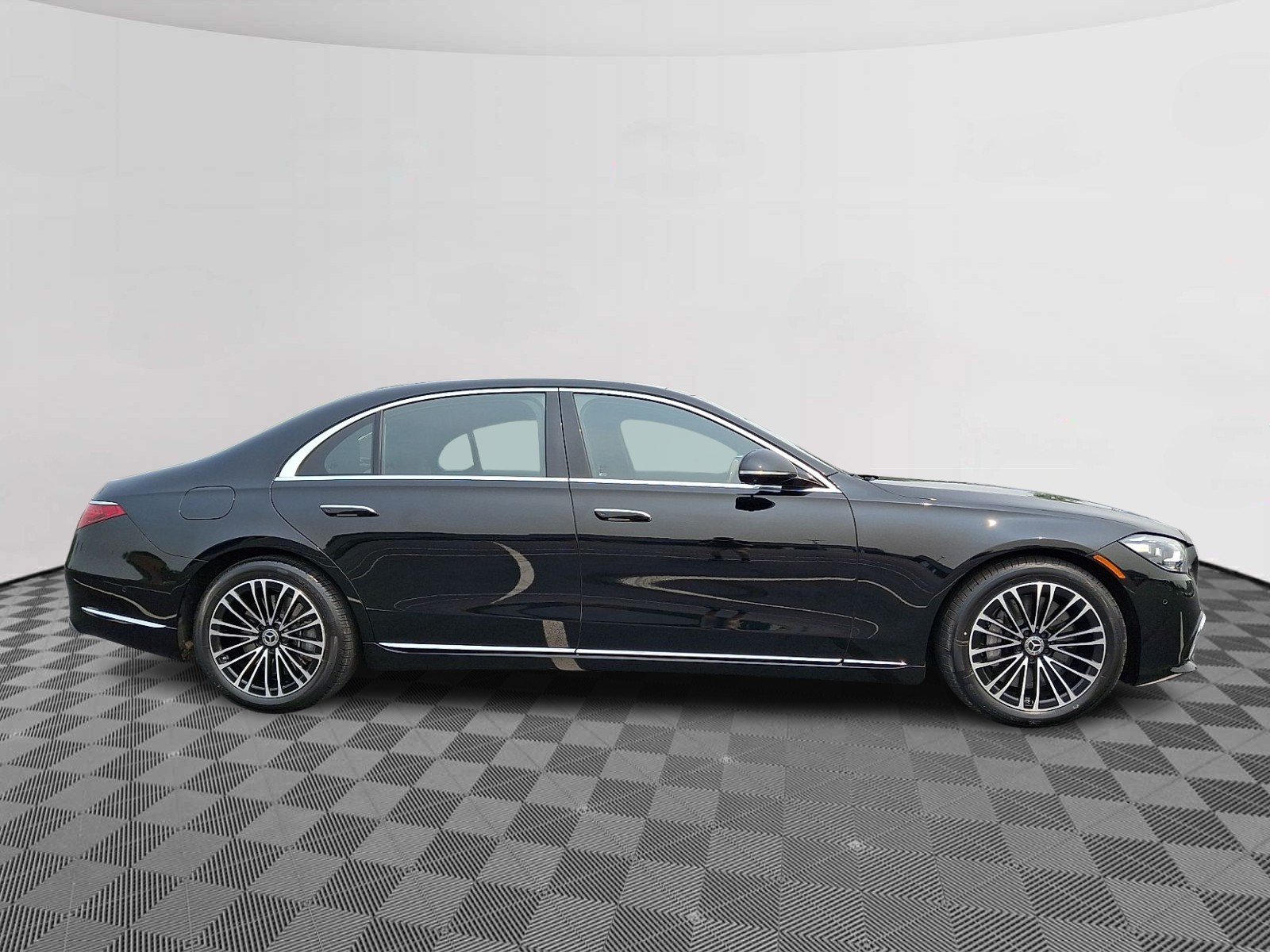 Certified Used 2024 Black - 040 Mercedes-Benz 4MATIC® image 7