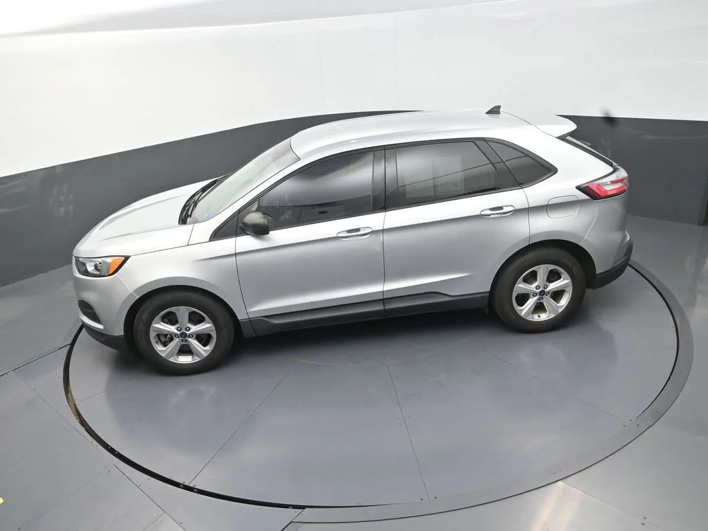 Used 2019 Silver Ford SE image 16