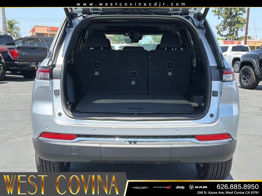 New 2026 Silver Zynith Exterior Paint Jeep Laredo X image 16