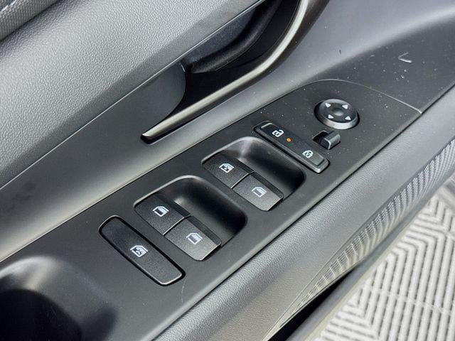 2025 Hyundai Elantra Blue - Photo 29