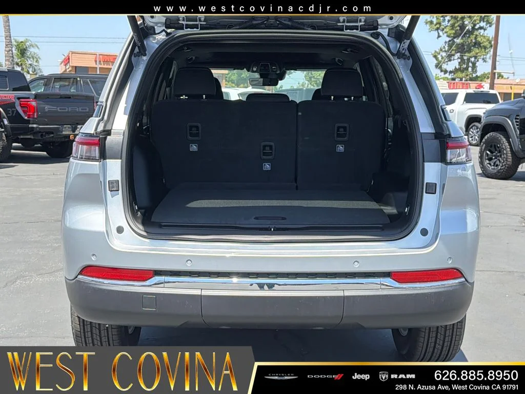 New 2026 Silver Zynith Jeep Laredo X image 16
