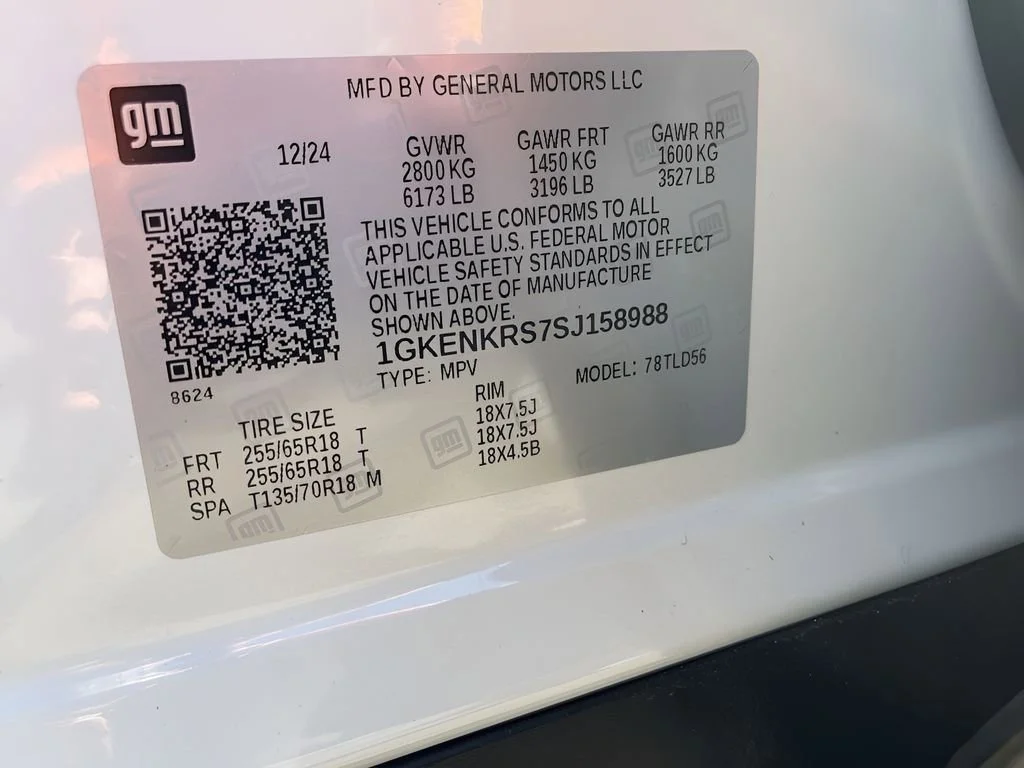 Used 2025 Summit White GMC Elevation image 31