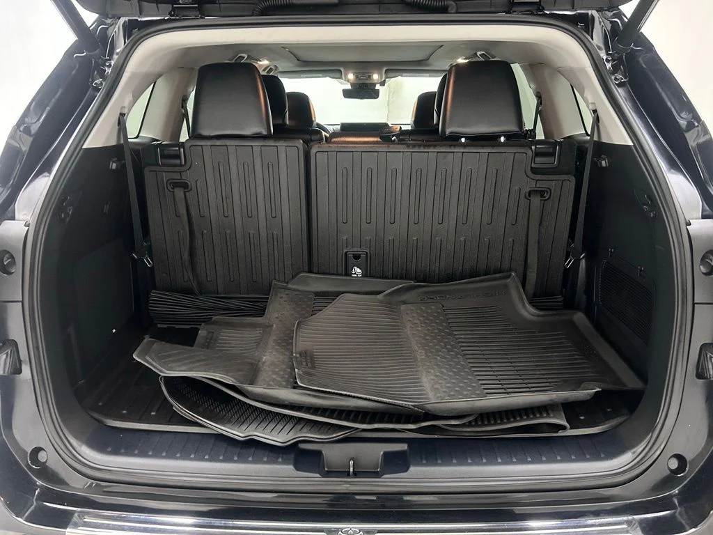 Used 2022 Black Toyota Platinum image 9