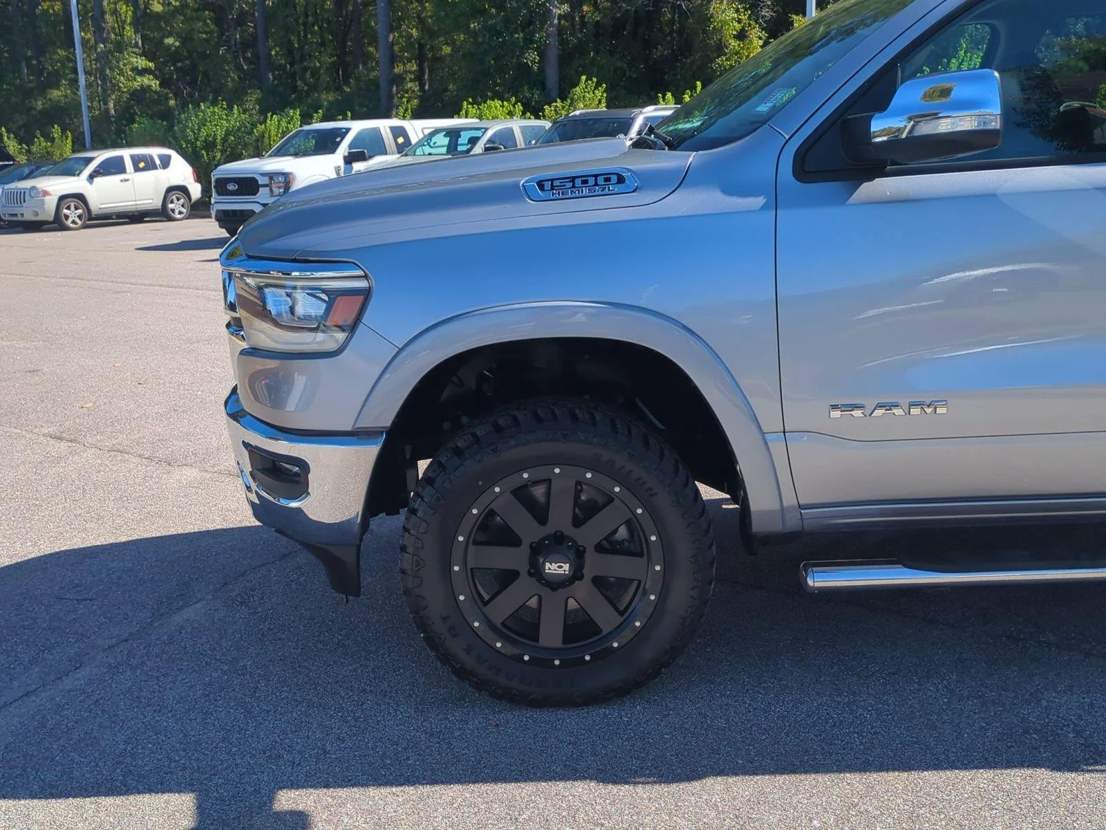Used 2019 Billet Silver Metallic Clearcoat Ram Laramie image 10