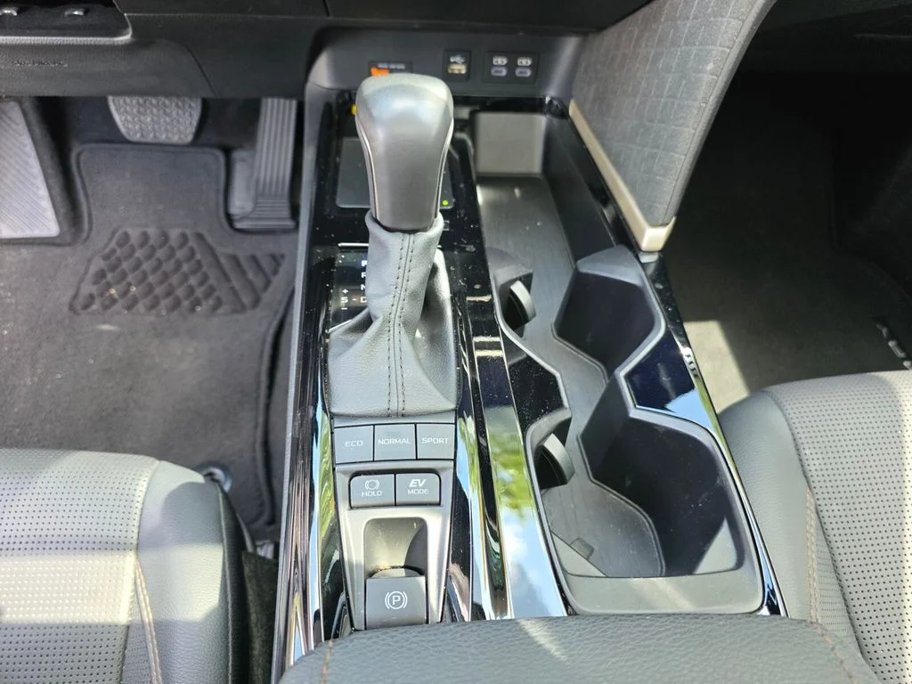 Certified Used 2025  Toyota XLE image 27