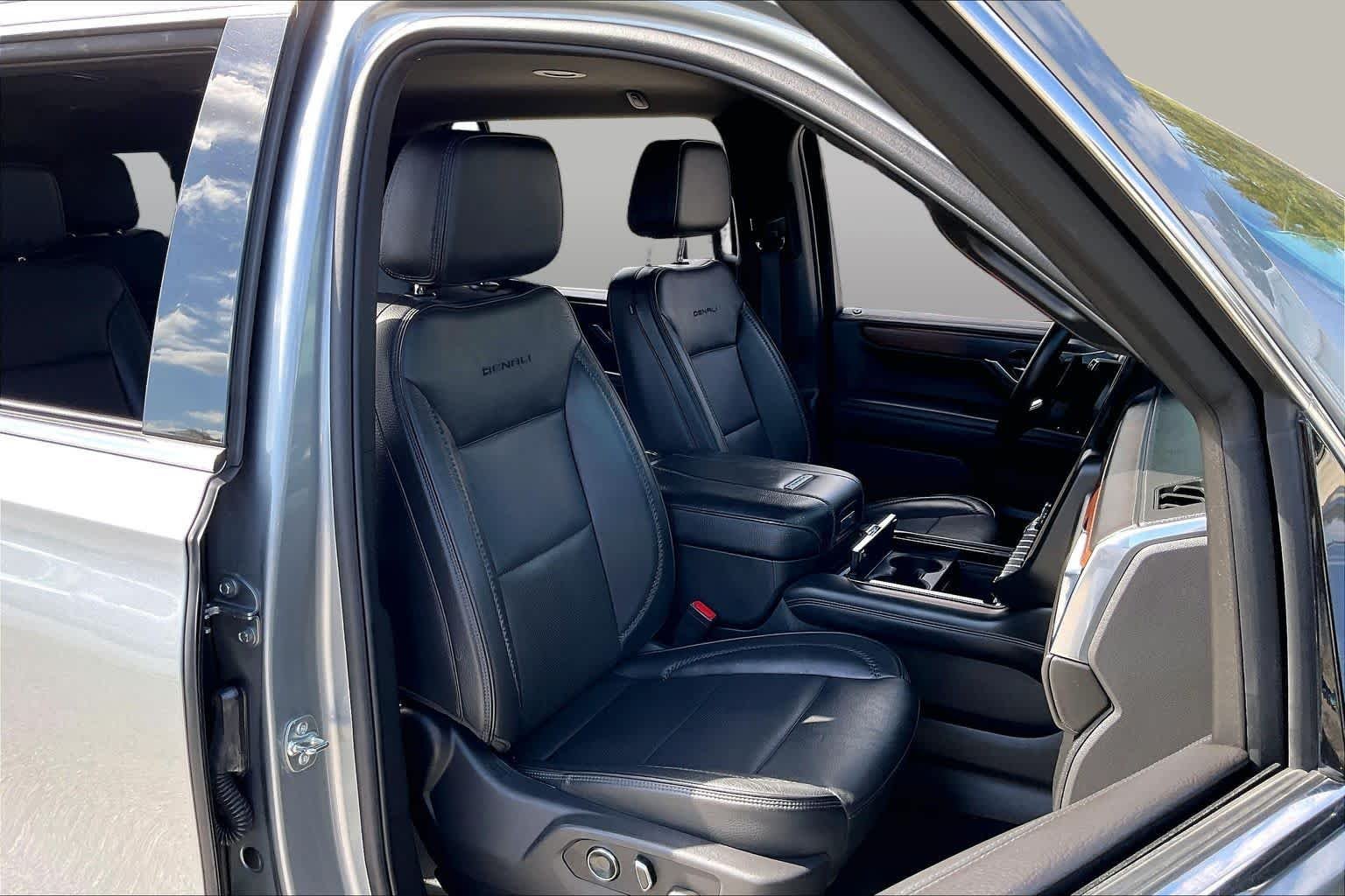 Used 2025 Sterling Metallic GMC Denali image 9