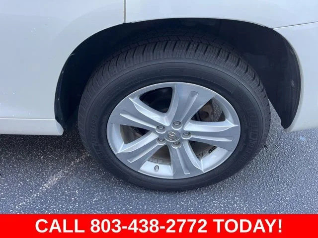 Used 2010 White Toyota Limited image 33