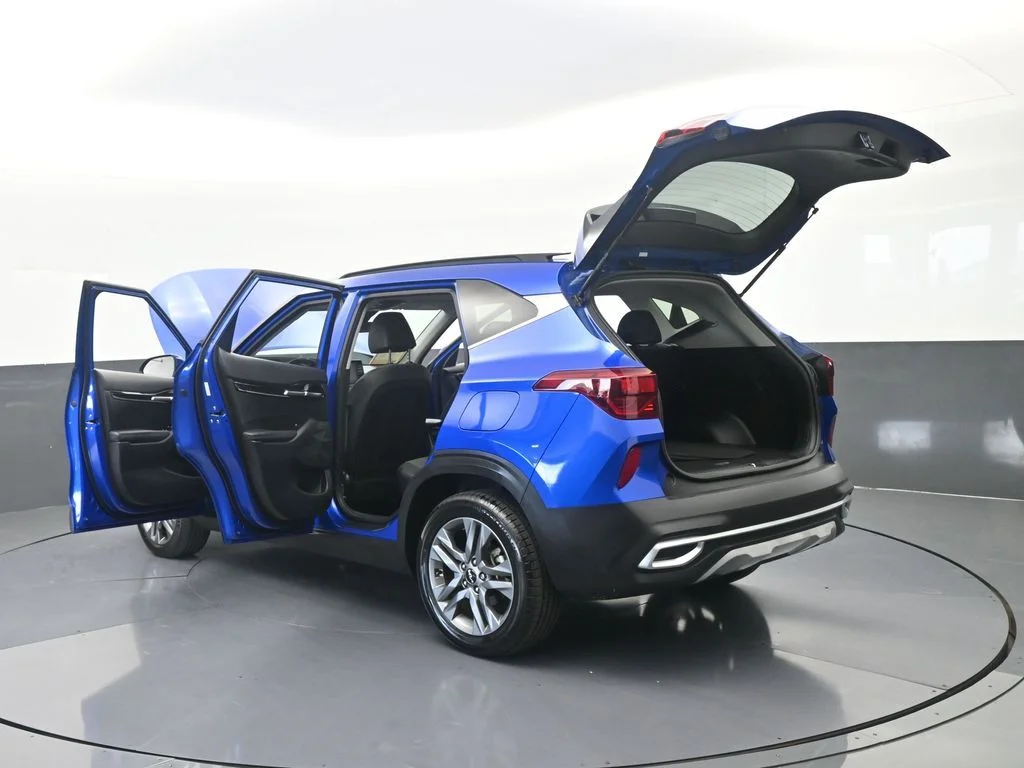 Used 2023 Neptune Blue Kia S image 70