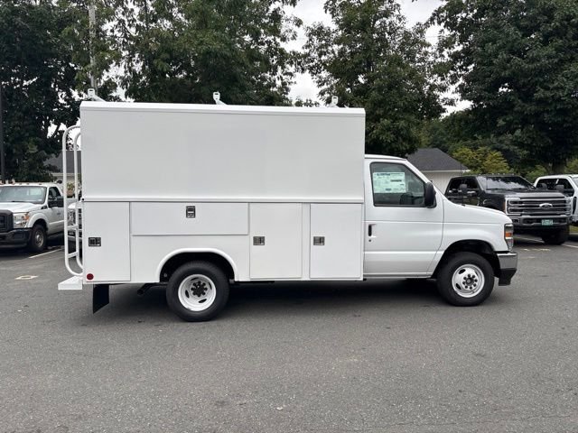 New 2027 White Ford Base image 8
