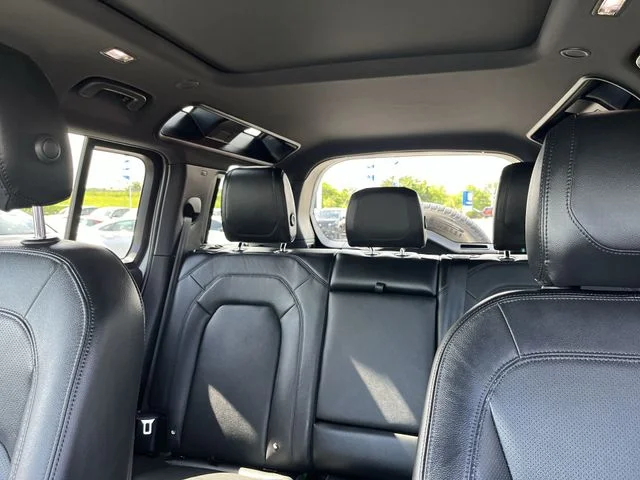 Used 2023 White Land Rover S image 14