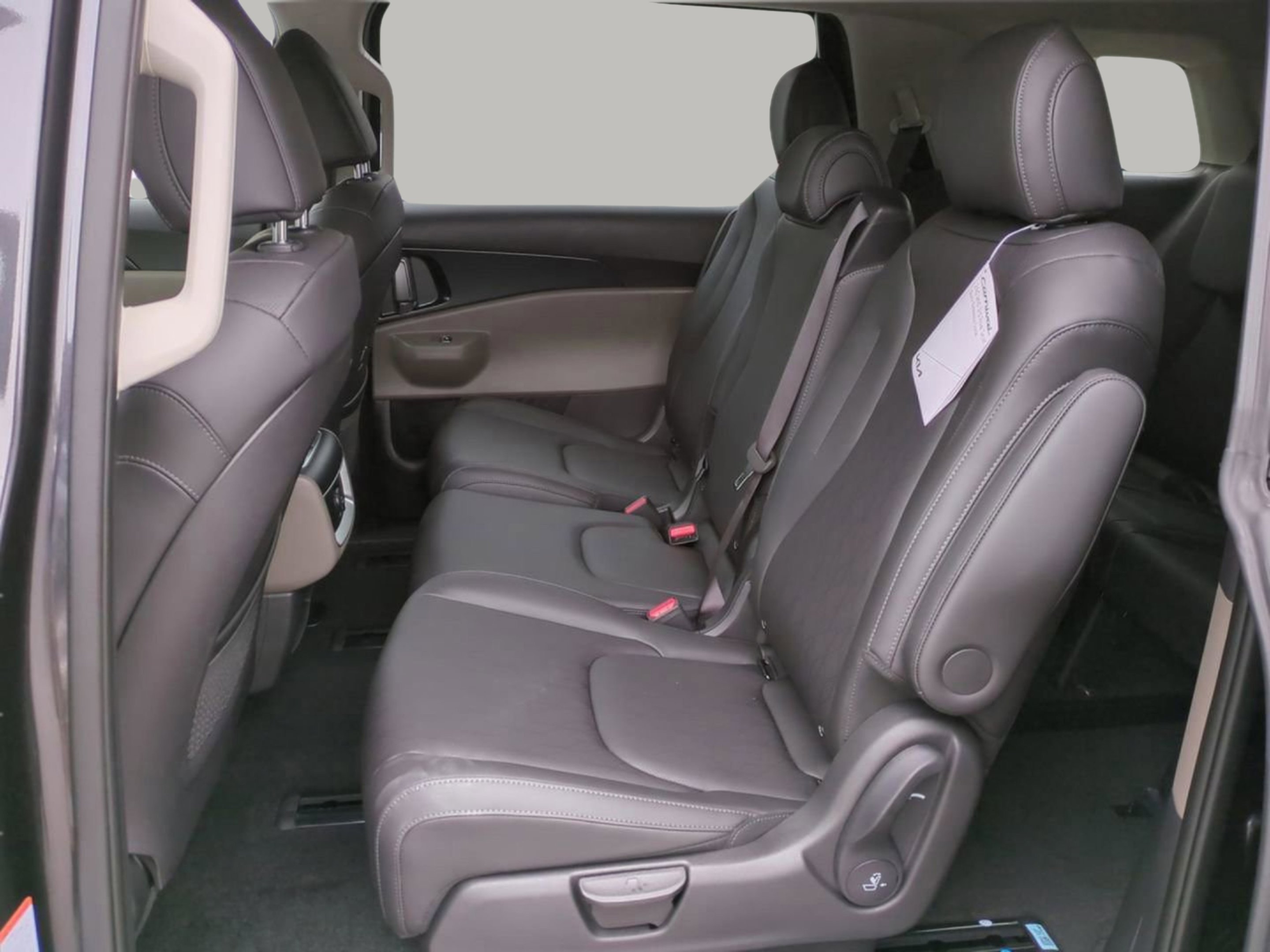 New 2026 Snow White Pearl Kia LXS image 17
