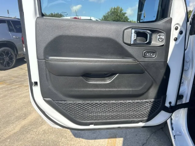 Used 2026 White Jeep Sahara image 32
