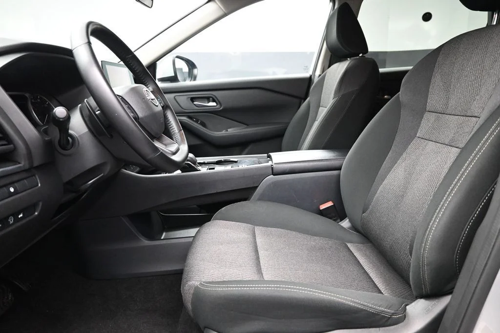 Used 2025 Silver Nissan SV image 18