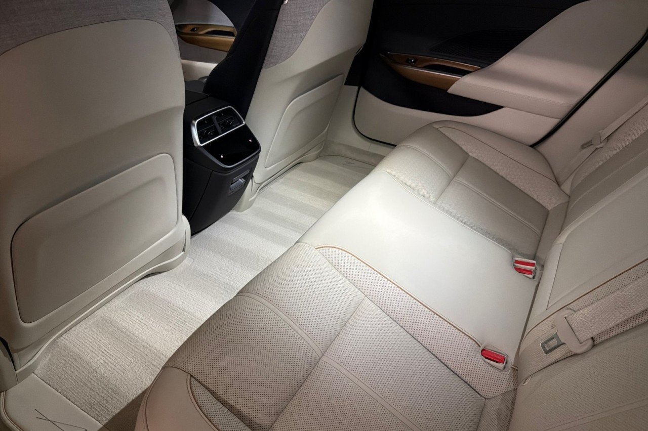 Used 2022 GRAY Lucid Grand Touring image 11