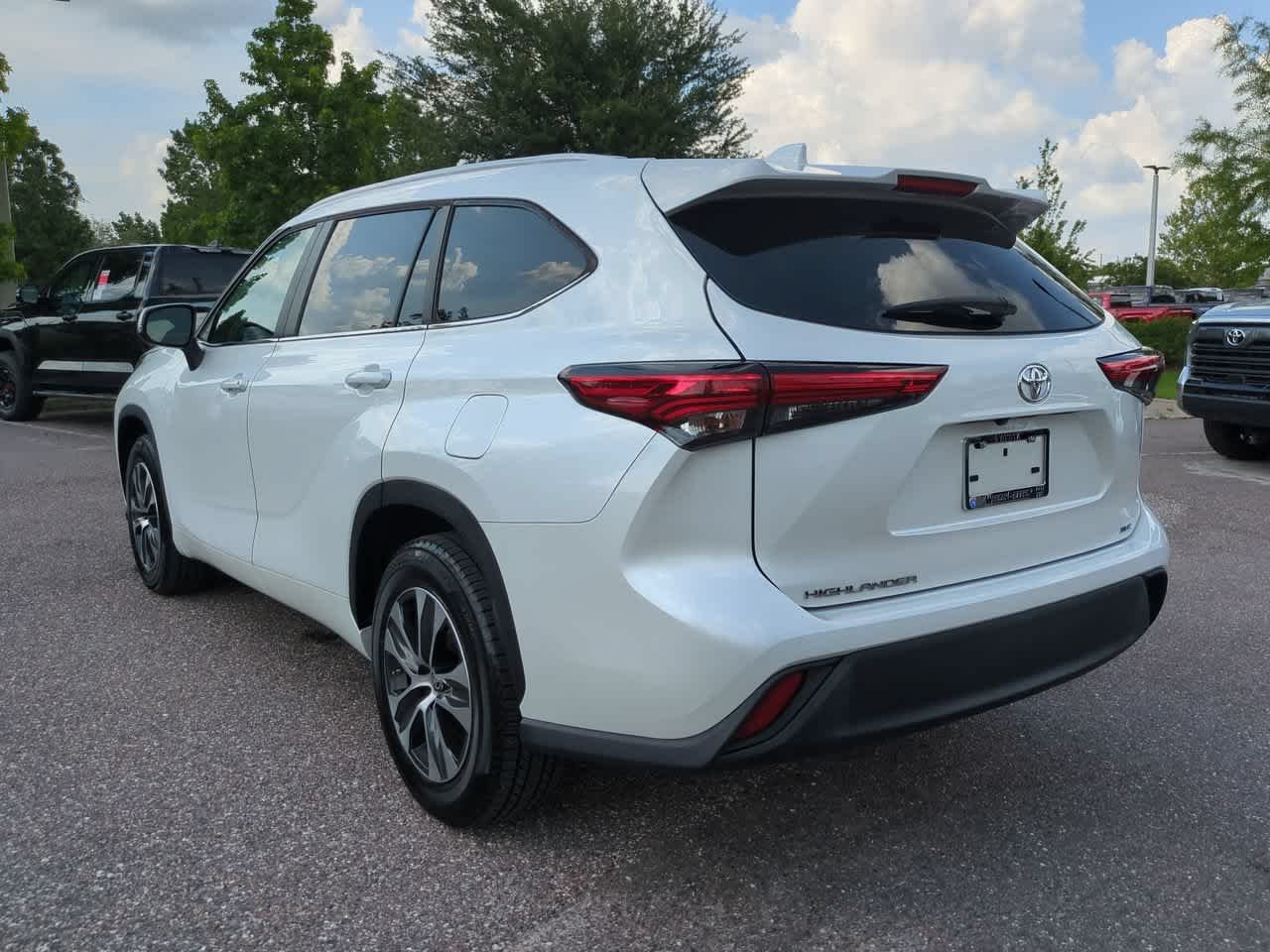 Used 2023 Wind Chill Pearl Toyota XLE image 4