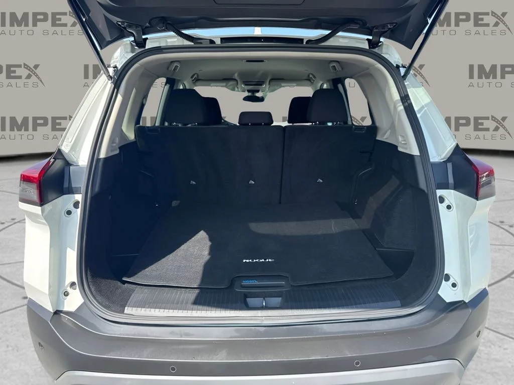 Used 2023 White Nissan SV image 18