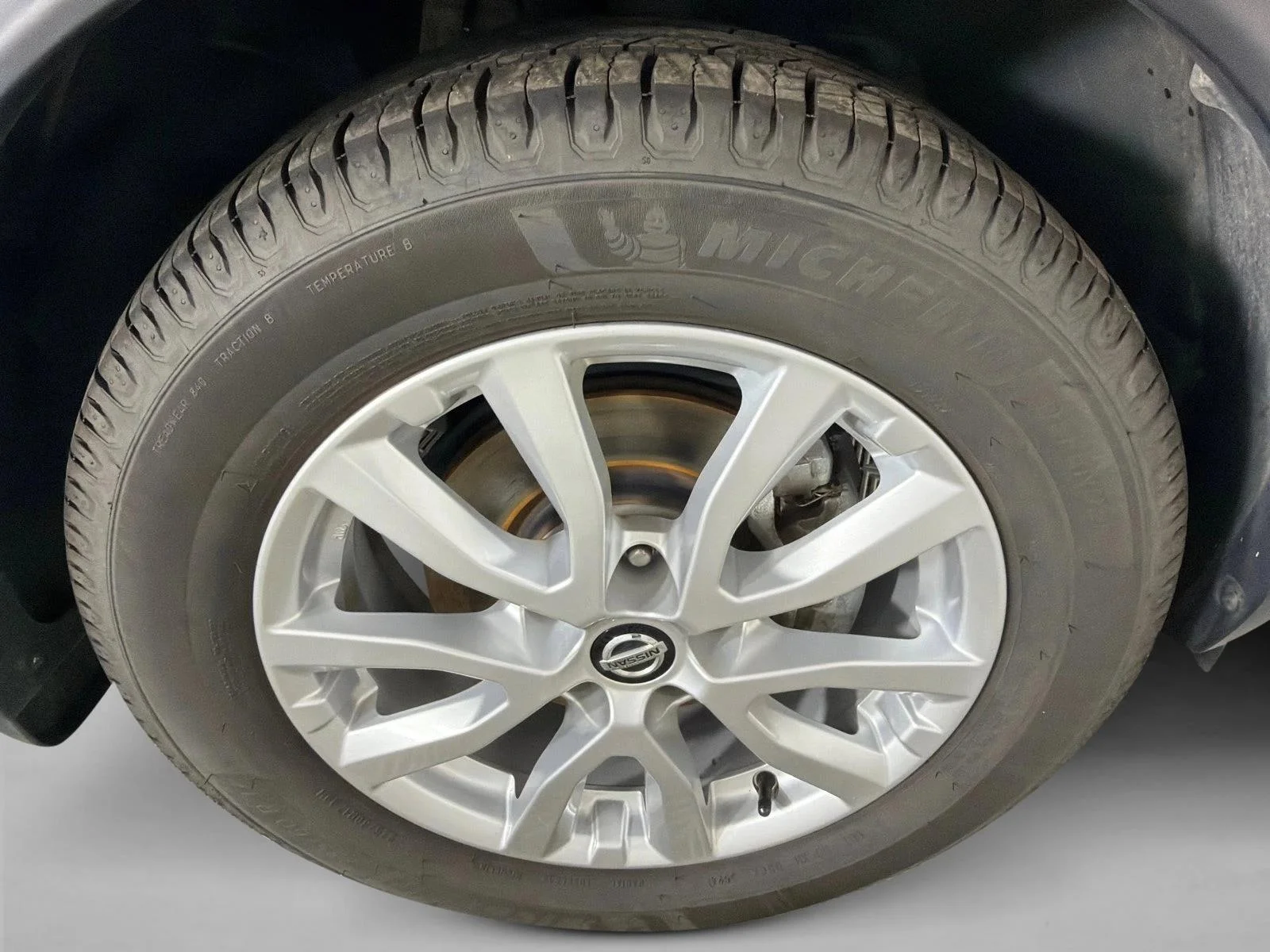 Used 2021 Red Nissan S image 12