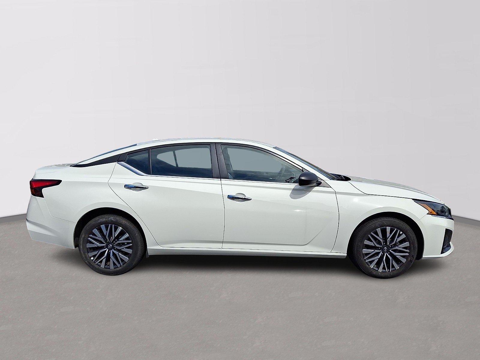 Used 2025 Pearl White Tricoat - QAB Nissan SV AWD image 7