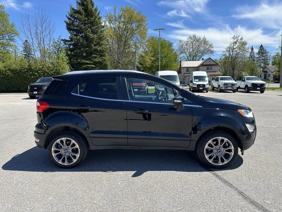 Used 2022 Black Ford Titanium 4wd image 4