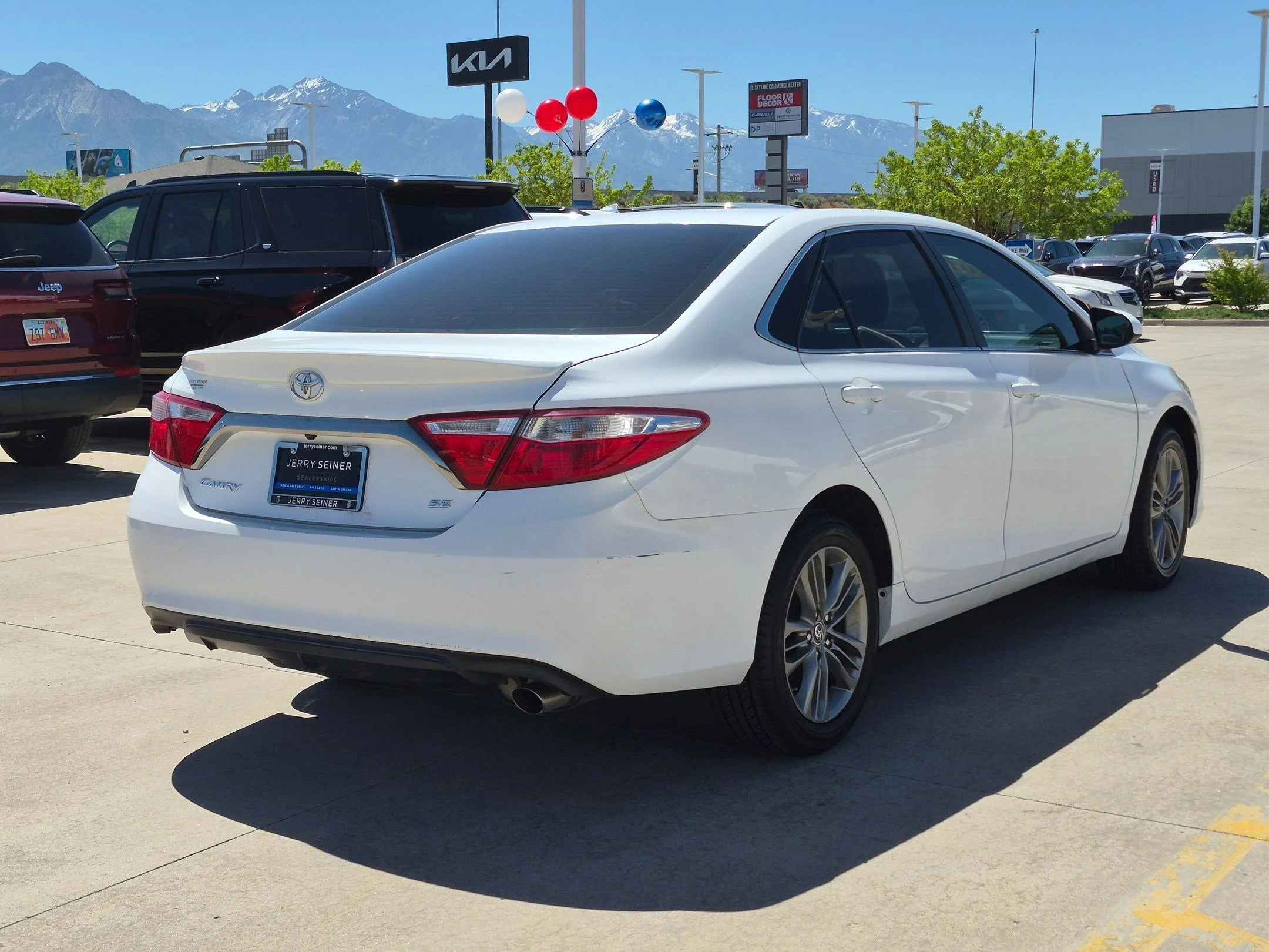 Used 2017 Super White Toyota SE image 5