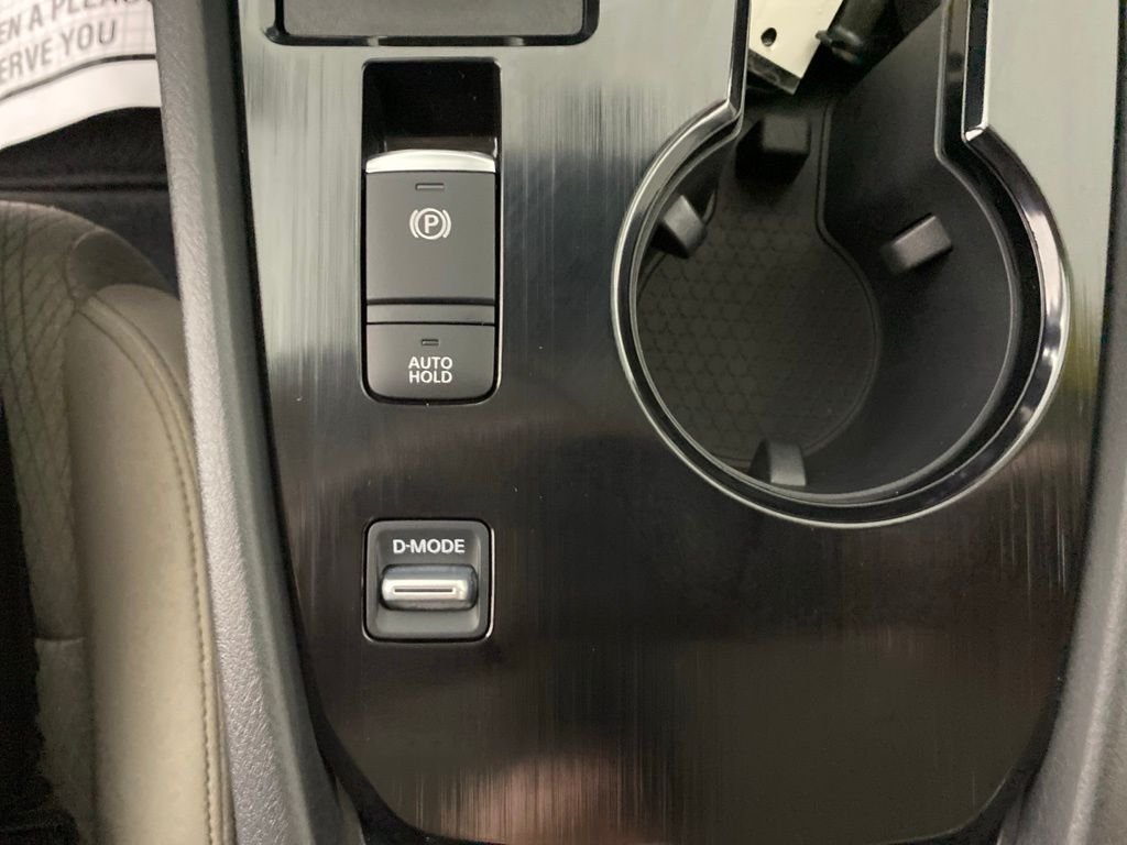 Used 2025 White Nissan SV image 18