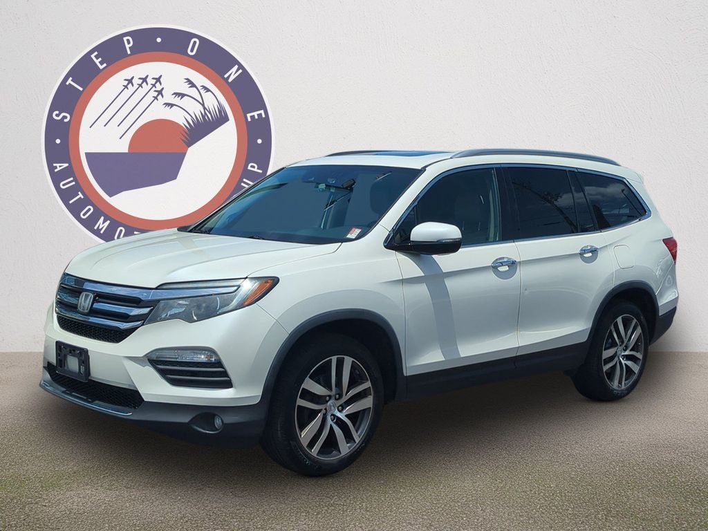 Used 2017  Honda Touring image 2