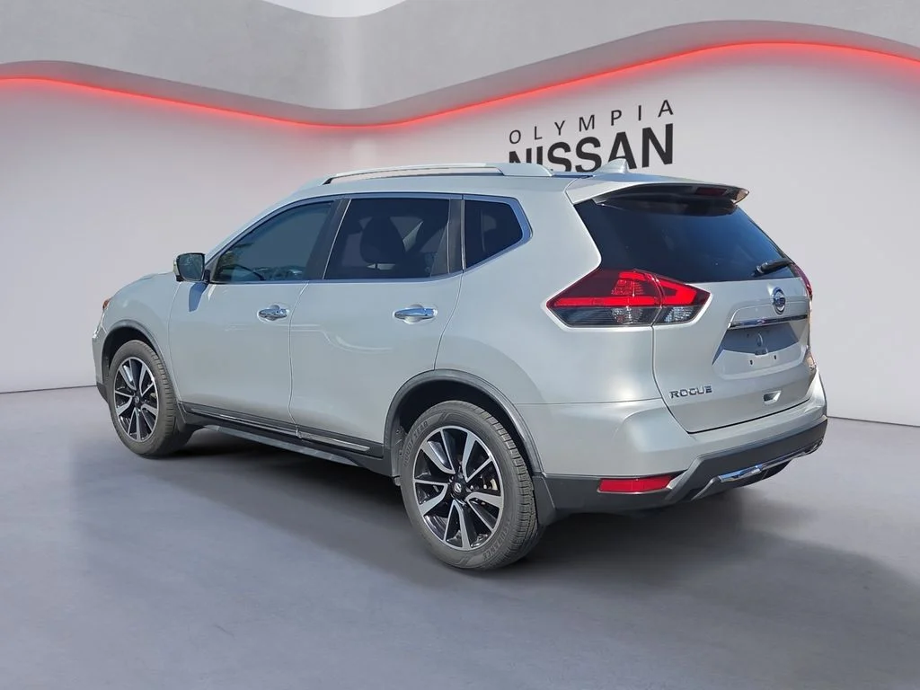 Used 2018 Silver Nissan SL image 4
