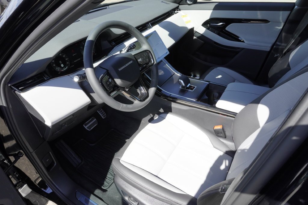 New 2026 Santorini Black Land Rover Hoxton Edition image 18