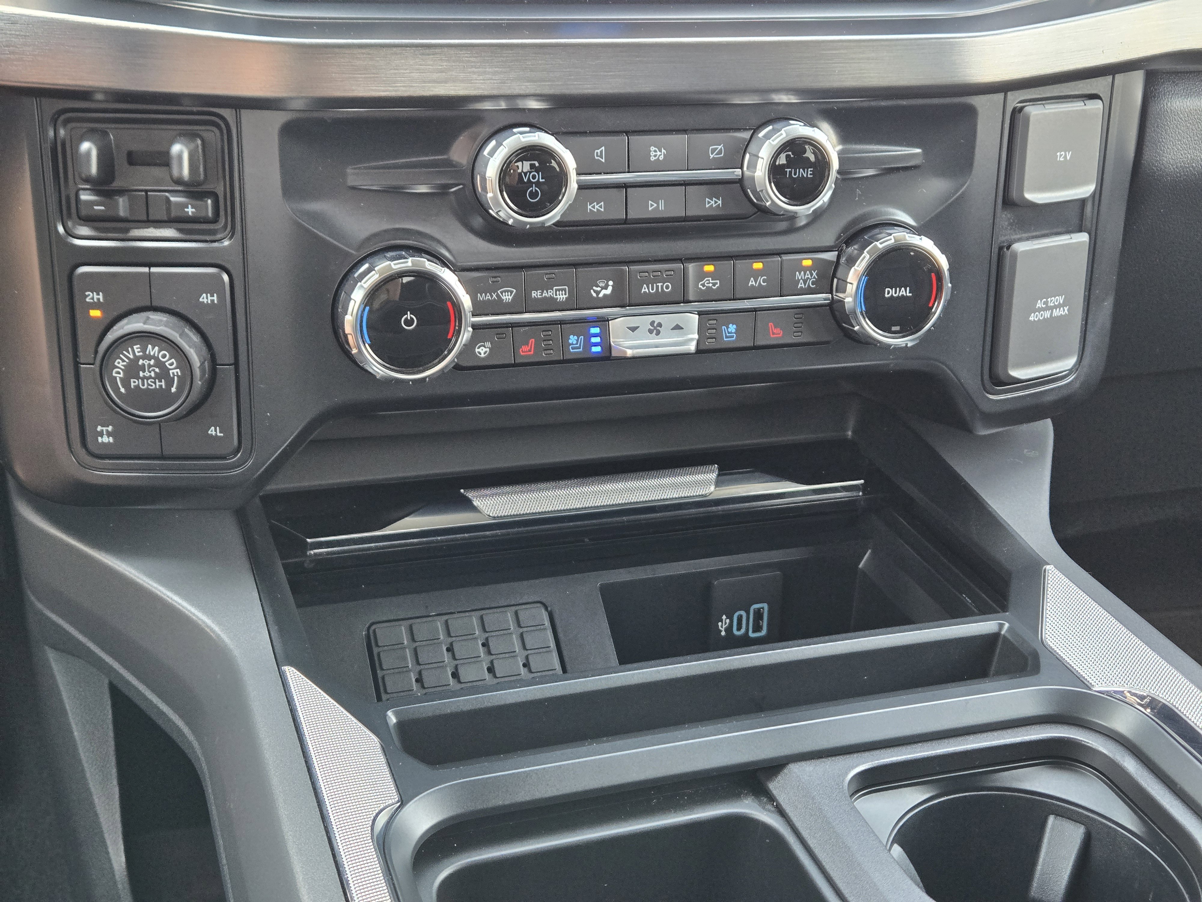Used 2024 Carbonized Gray Metallic Ford Lariat image 32