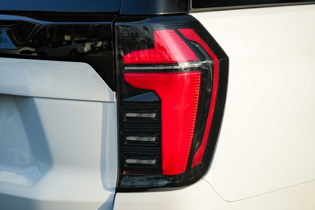2026 Chevrolet Suburban LS - Photo 7