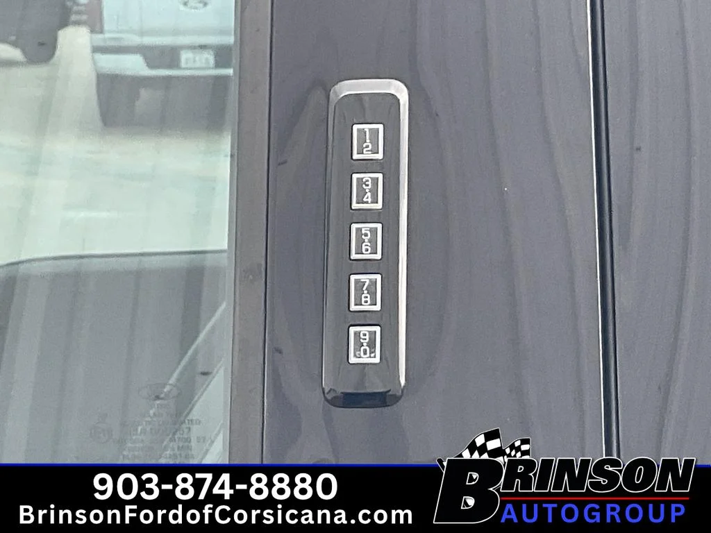 Used 2019 OXFORD WHITE Ford LARIAT image 23