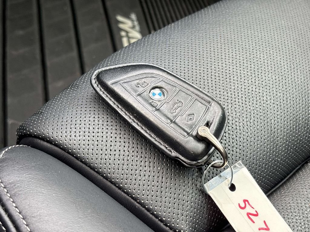 Used 2021 Blue BMW 540i xDrive image 33