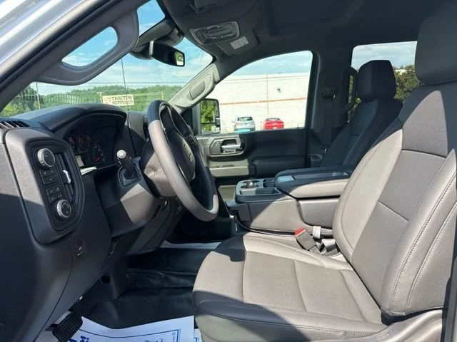 New 2026 Summit White Chevrolet WT image 26
