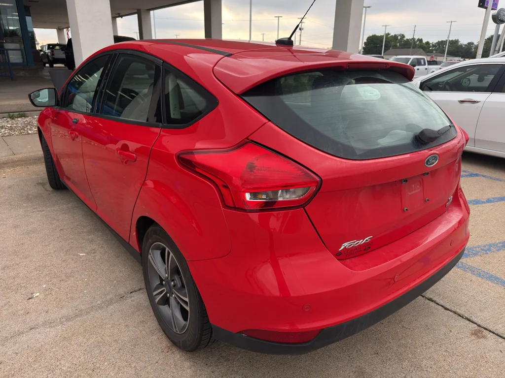 Used 2016 Race Red Ford SE image 7