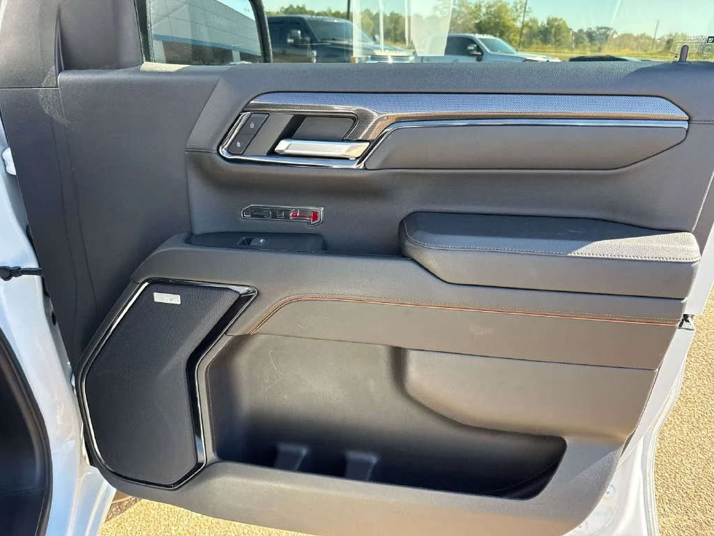 Used 2024 White GMC AT4 image 17