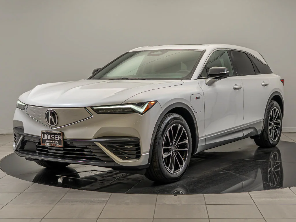 Used 2024 Snowfall Pearl Acura  image 1