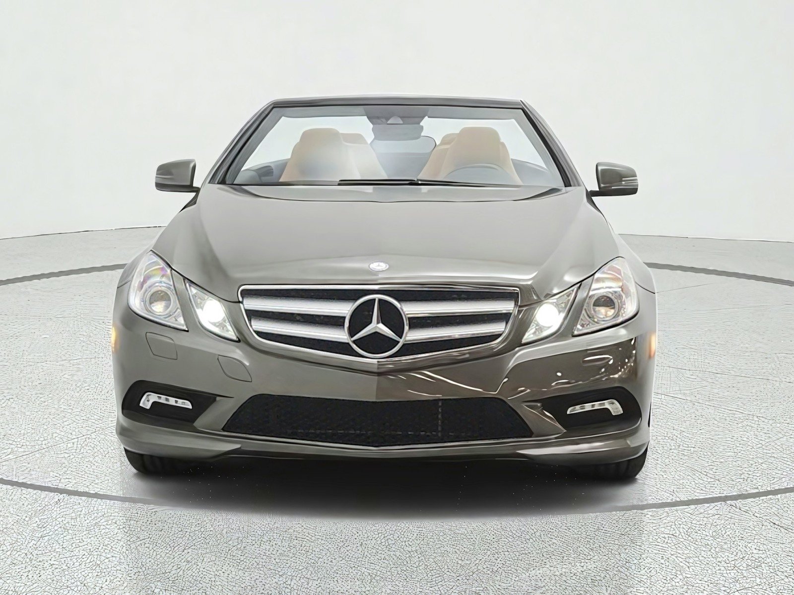 Used 2011 Olivine Grey Mercedes-Benz 2dr Cabriolet E 550 RWD image 2