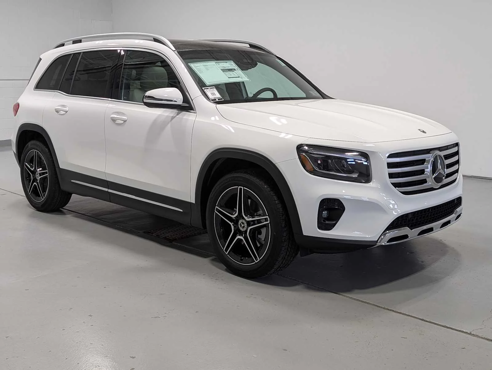 Used 2026 Polar White Mercedes-Benz GLB 250 image 6