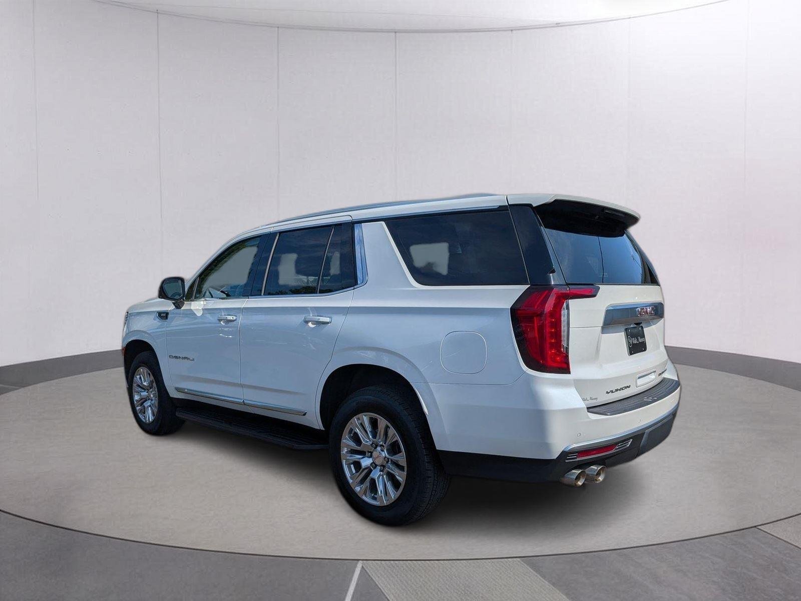 Used 2022 White Frost Tricoat GMC Denali image 3
