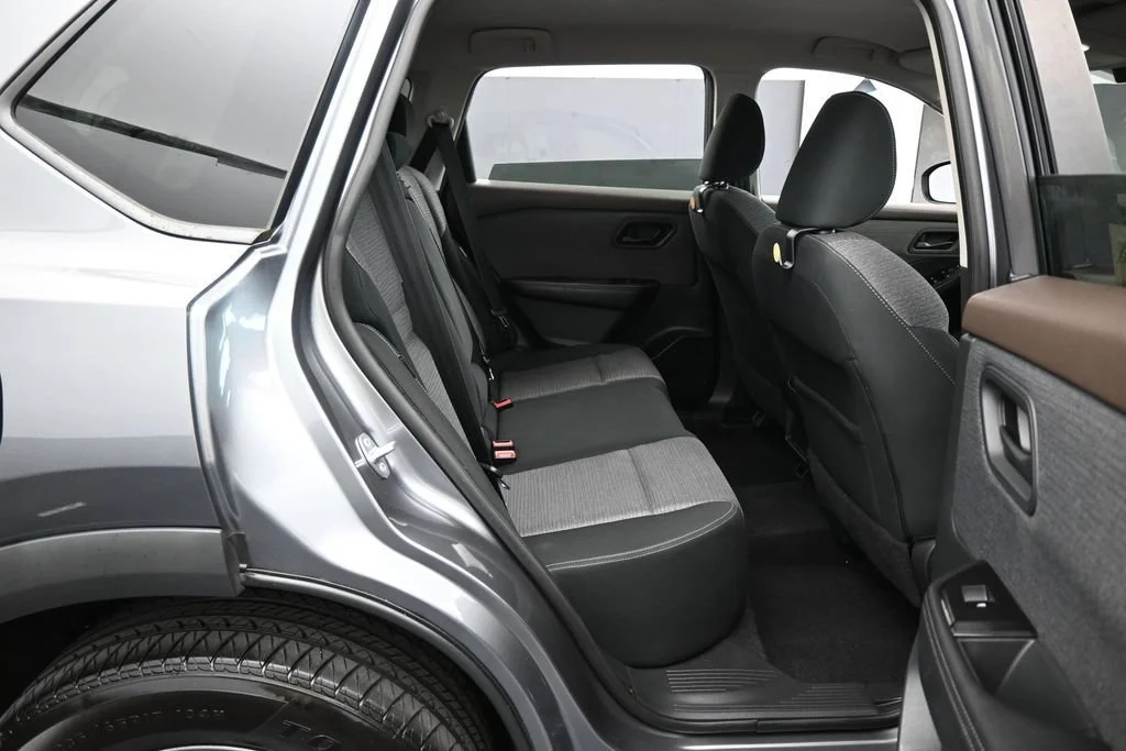Used 2021 Gray Nissan S image 32
