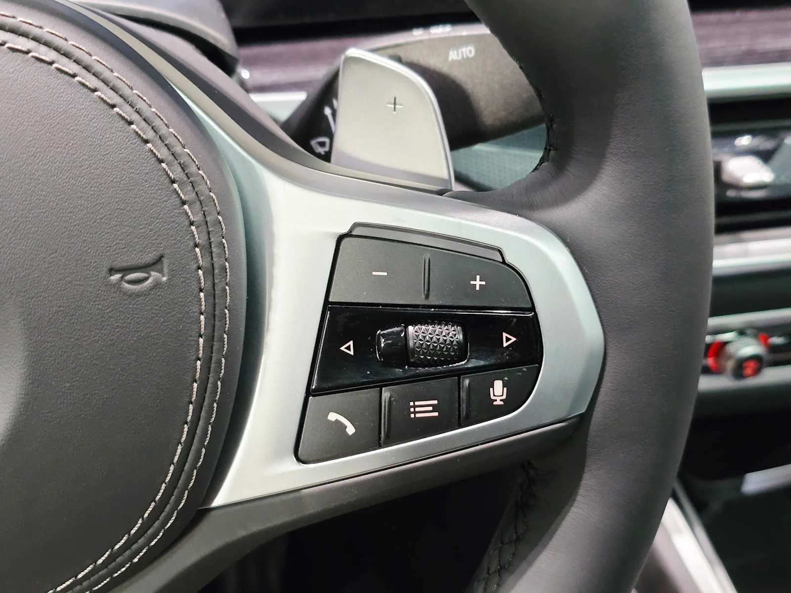 New 2026 Carbon Black Metallic BMW xDrive40i image 19