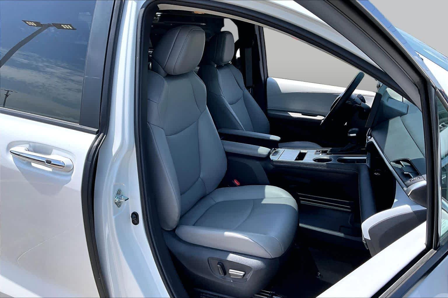 Used 2025 Wind Chill Pearl Toyota XLE image 9
