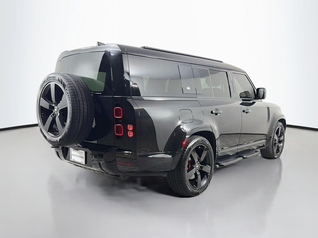 Certified Used 2024 Black Land Rover X-Dynamic SE image 5