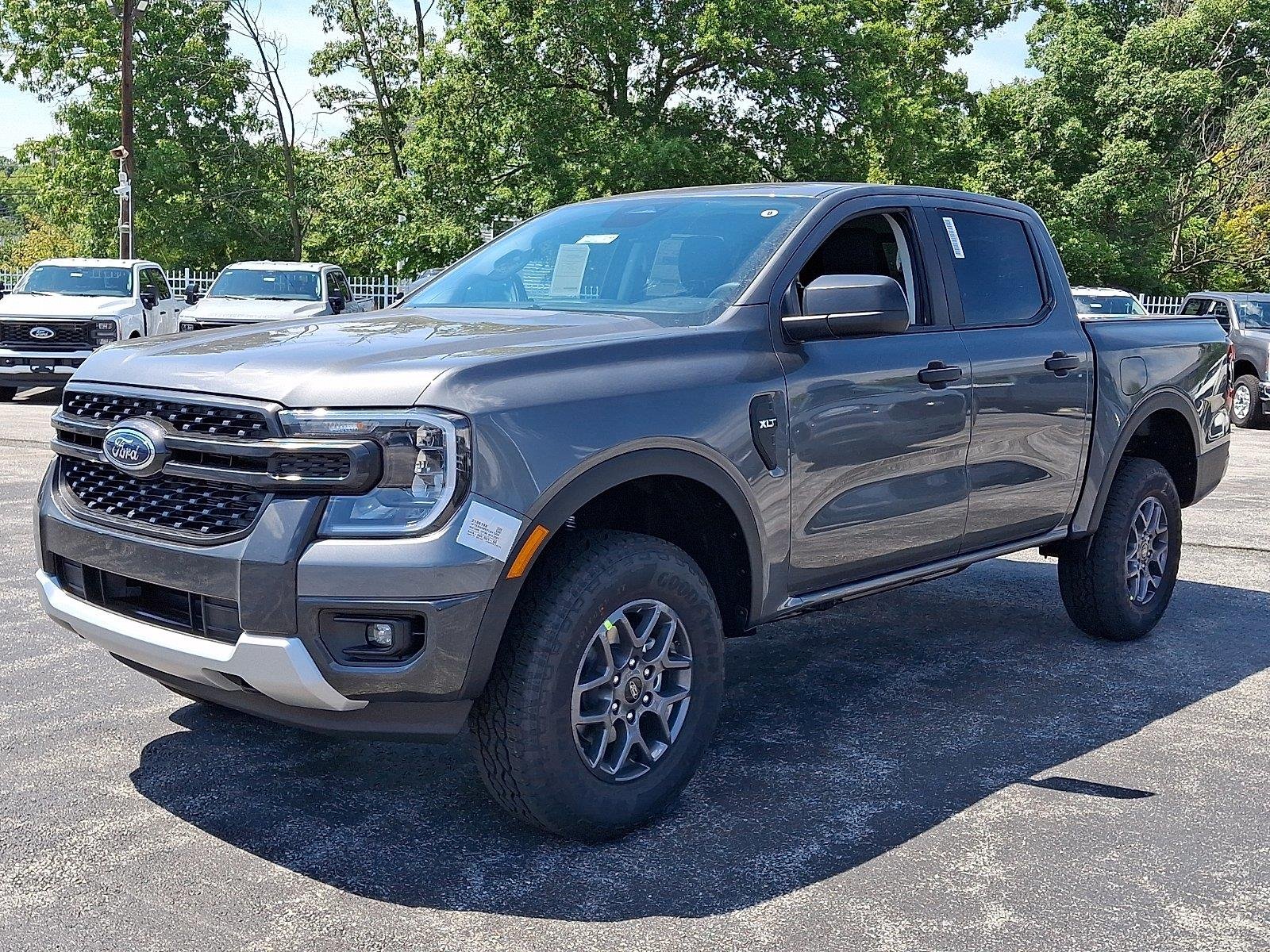 New 2026 Carbonized Gray Metallic Ford XLT image 2