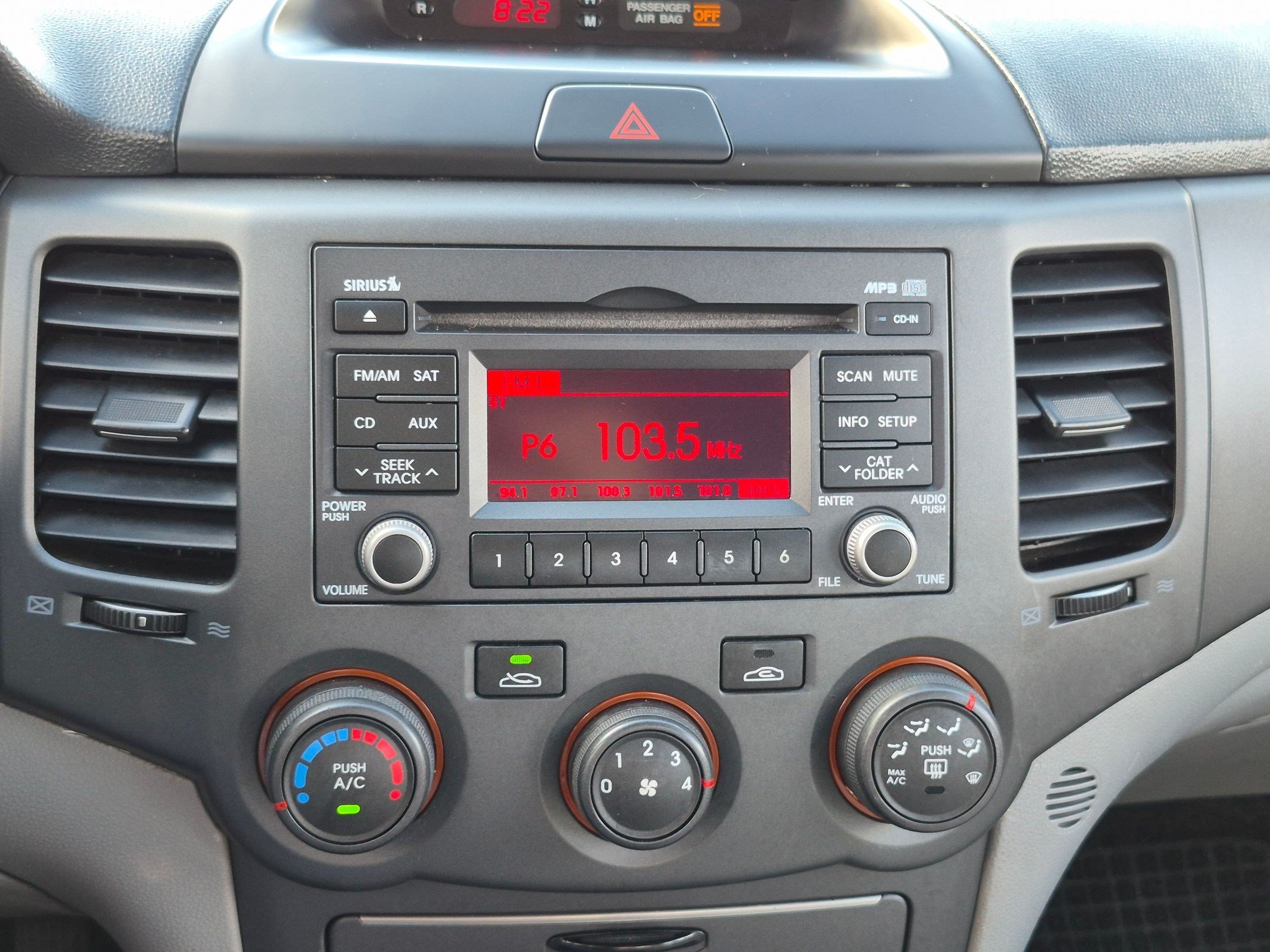 Used 2010 White Kia LX image 21