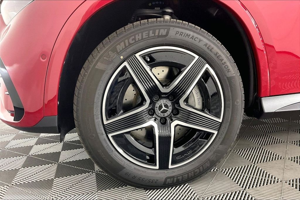 New 2026 MANUFAKTUR Patagonia Red Metallic Mercedes-Benz GLC 300 image 11