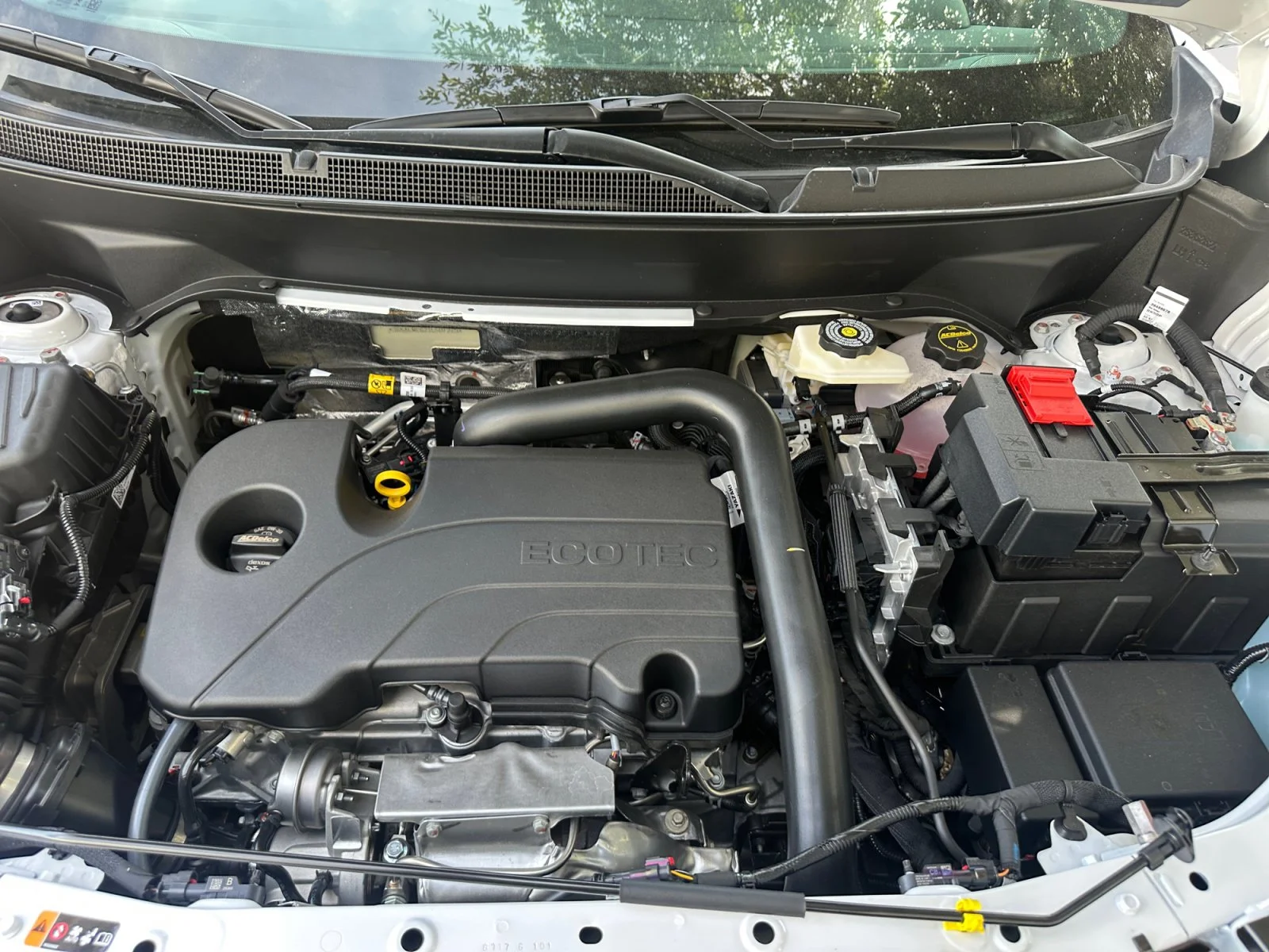 New 2026 Summit White GMC FWD Elevation image 32
