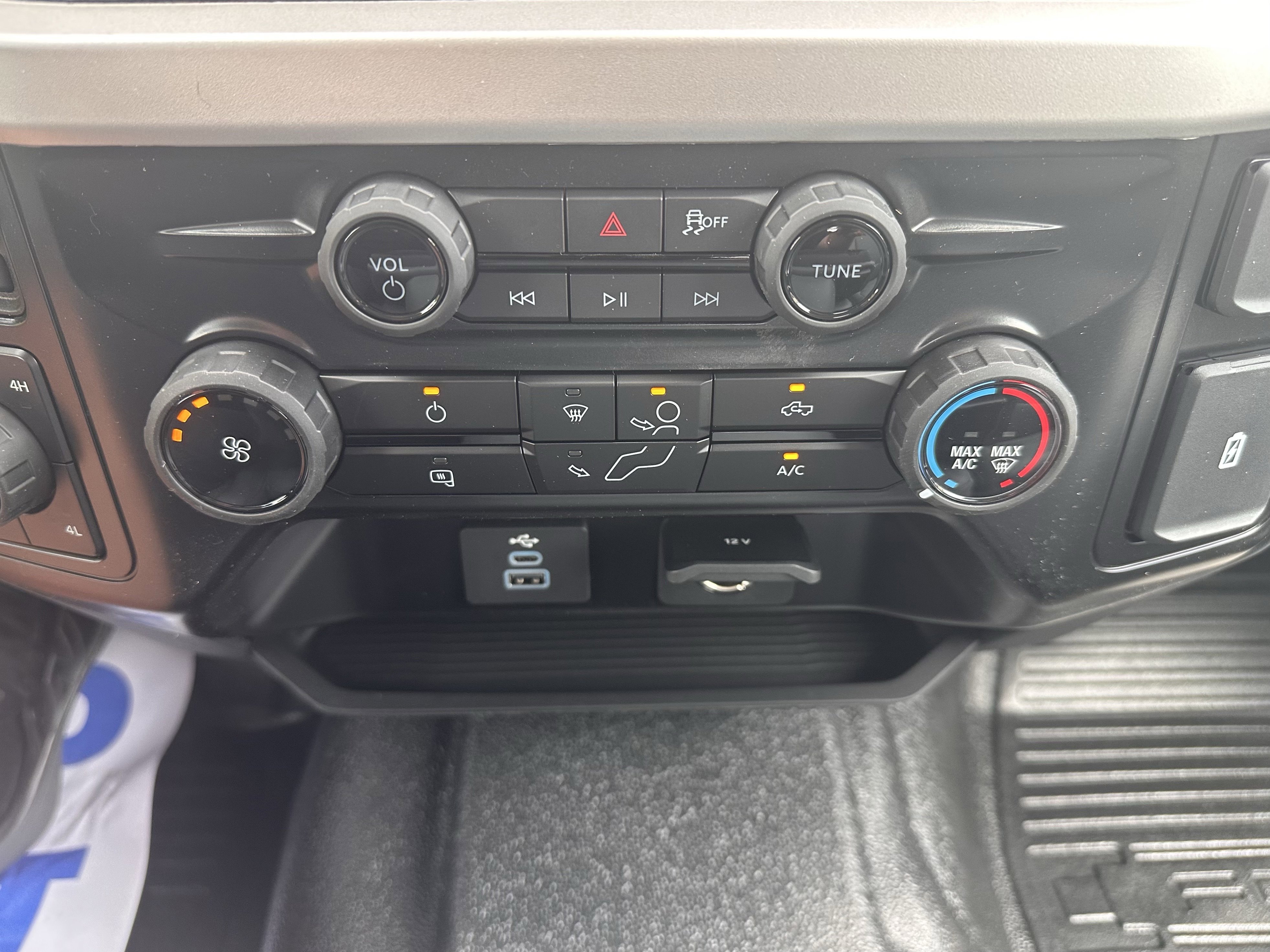 New 2026 Oxford White Ford F-250® XL image 27