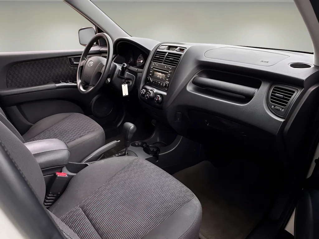 Used 2007 White Kia LX image 20