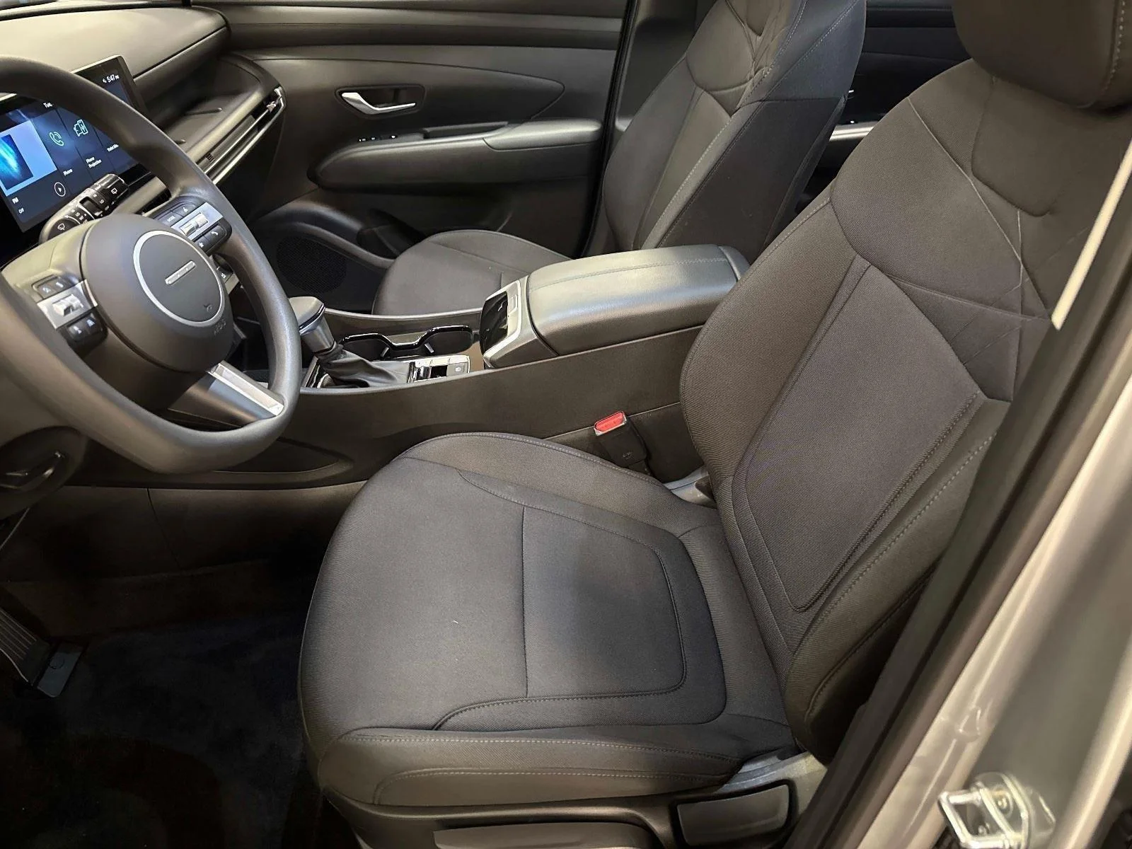 Used 2025 Shimmering Silver Hyundai SE image 21